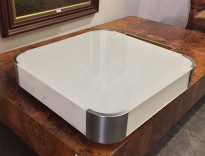 ETABLISSEMENT PERZEL Plafonnier carré modèle 2067, en verre opalin blanc et métal...