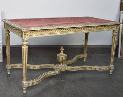 null Table console rectangulaire en bois laqué blanc et or à décor sculpté de frise...