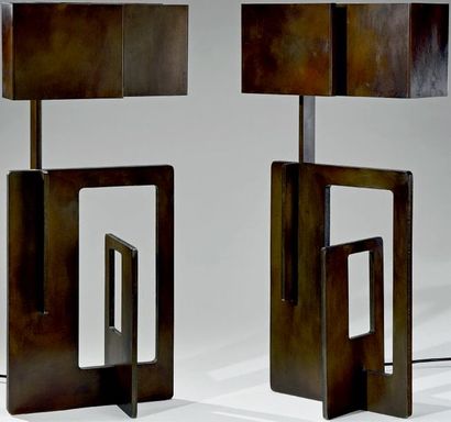 Angelo BROTTO (1914-2002) - Édition Esperia Paire de lampes-sculptures en acier à...