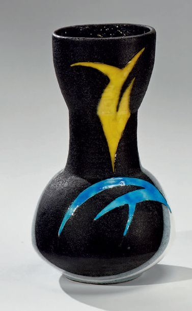 Gilbert VALENTIN (1928-2001) - Atelier les Archanges Vase en céramique émaillée à...