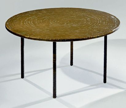 Costa COULENTIANOS (1918-1995) Table basse à plateau circulaire en bronze moulé doré
H....