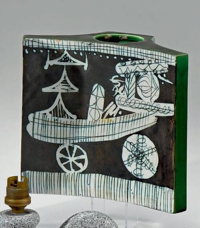 Gilbert PORTANIER (né en 1926) Vase en céramique émaillée vert, la face principale...