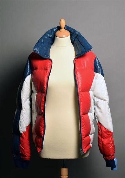 null K WAY circa 1970. Blouson doudoune tricolore bleu/blanc/rouge, col montant,...