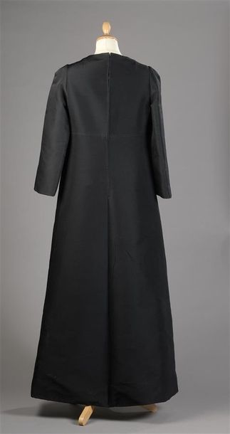 null DIOR Boutique n°399 230 I 50 I.
Robe longue en jersey de laine, acétate et polyamide...