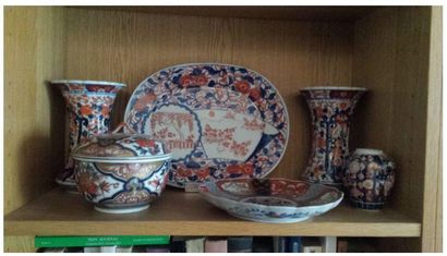 null CHINE, XIXe/XXe siècle Ensemble de six porcelaines comprenant un plat ovale,...