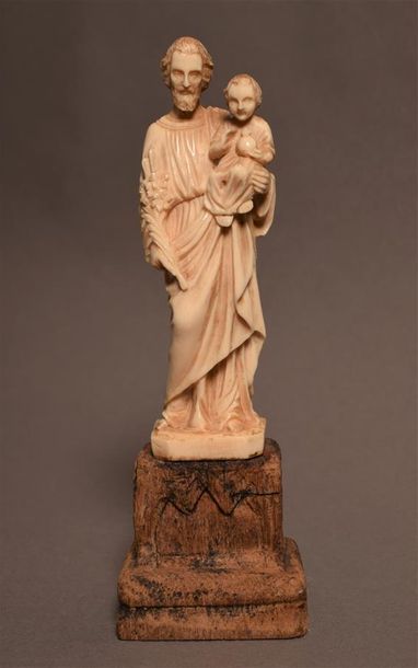 null Saint Joseph et l'enfant Jésus Sujet en ivoire sur un socle en bois XIXe siècle...