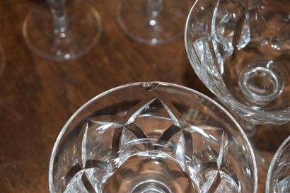 null SAINT-LOUIS Service en cristal modèle CAMARGUE comprenant douze verres à eau,...
