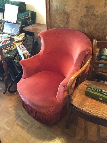 null Suite de deux fauteuils crapauds tendus de velours rose, époque napoléon II...
