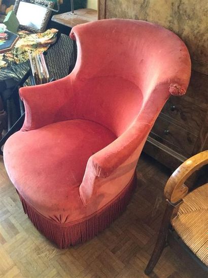 null Suite de deux fauteuils crapauds tendus de velours rose, époque napoléon II...