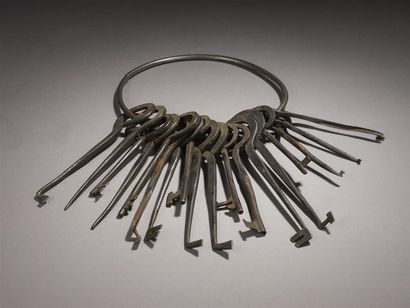 null Rossignol comprenant 18 clefs montées sur un anneau
XIXe siècle MH