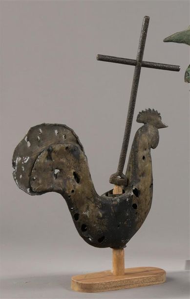 null Coq de clocher en zinc à coques soudées, surmonté d'une croix en fer forgé
Belgique,...
