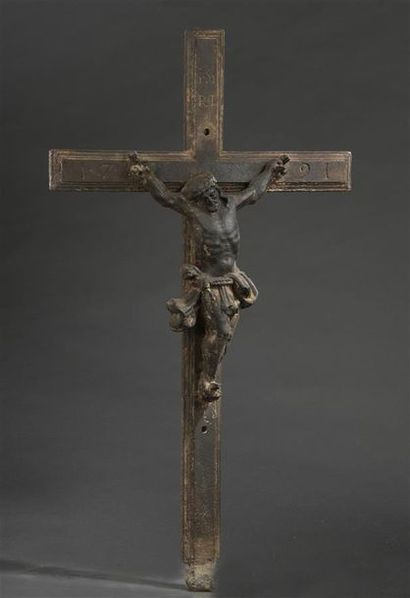 null Christ en croix en fonte de fer portant la date «1791»
H. 105 cm - L. 51,5 cm...