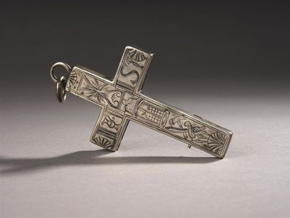 Croix reliquaire en argent bas-titre à décor...