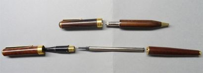 null REDEN'S Deux stylos bille en bois, attributs dorés Un mécanisme à revoir