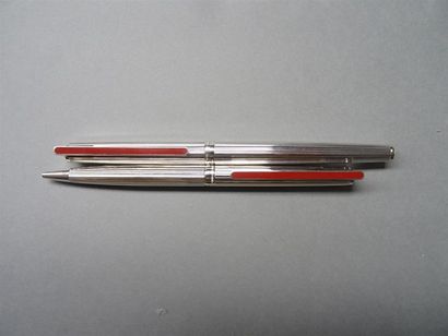 null WATERMAN Deux stylos bille en argent Poids brut 44,6 g