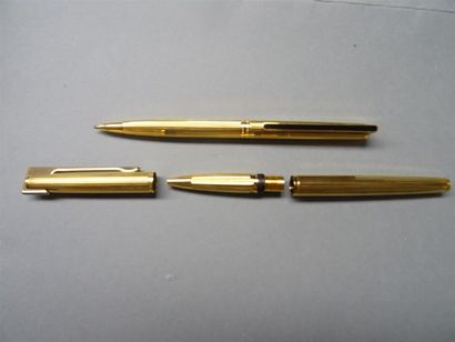 null WATERMAN Deux stylos bille en métal plaqué or 