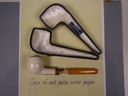 null GOEDEWAAGEN Hollande Une pipe courbe en céramique blanche Etat neuf Attribué...