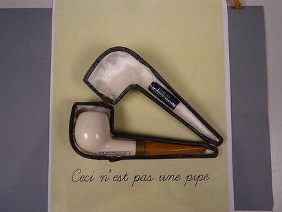 null GOEDEWAAGEN Hollande Une pipe courbe en céramique blanche Etat neuf Attribué...