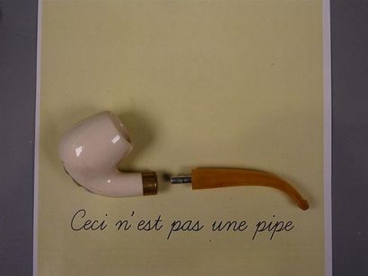 null Lot : Hippolyte Leon BONNAUD à Marseille Une pipe courbe en céramique brune...