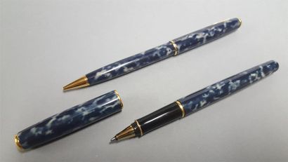 null PARKER Parure Sonnet en laque marbrée bleu, comprenant un stylo bille et un...