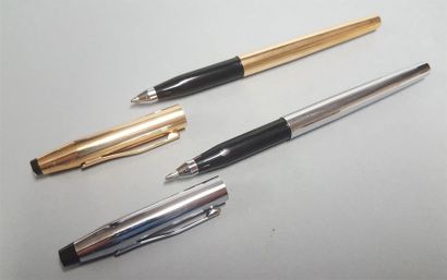 null CROSS Deux stylos bille en métal, l'un doré et l'autre argenté Etat neuf
