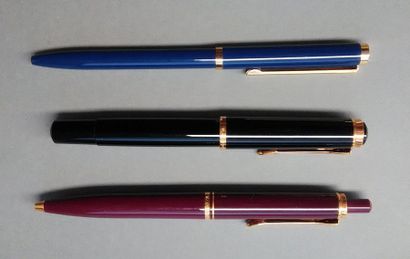 null PELIKAN Lot de trois stylos bille, en résine, attributs dorés