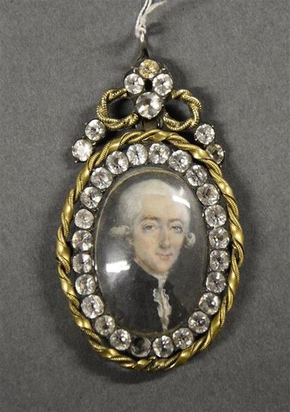 null Ecole FRANCAISE du XVIIIe siècle Portrait d'homme Miniature ovale sur ivoire(?)...