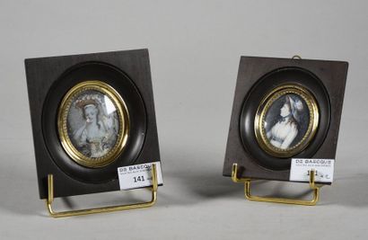 null Ecole FRANCAISE du XIXe siècle Lot de deux miniatures ovales sur ivoire représentant...