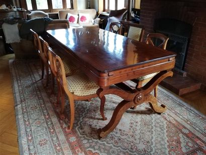 null Ancien piano forte transformé en table de salle à manger en placage de bois...