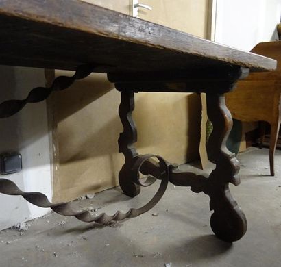null Table espagnole en bois naturel avec entretoise en fer forgé torsadé, pieds...