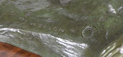 null Alexandre MORLON (1878-1951) Jeune femme et chevreau Bronze à patine verte signé,...