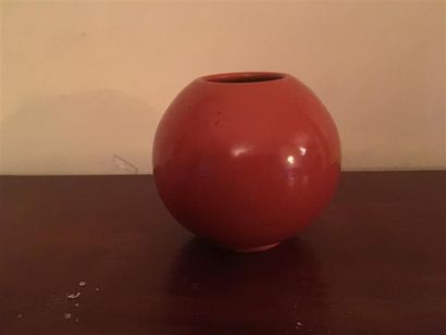 null PRIMAVERA Vase boule en grès émaillé orange Marqué en creux sous la base Made...