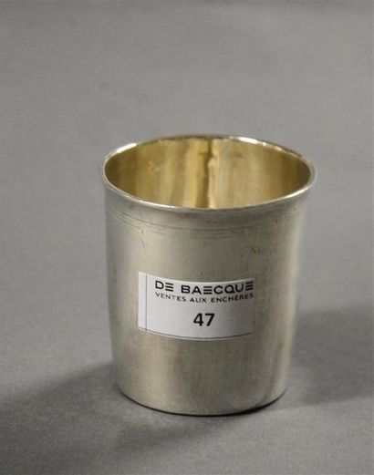 null Timbale en argent uni à filets, gravée "Didier" H. 6,5 cm Poids: 50g Repoli...