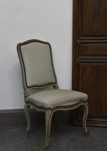 null Chaise basse en bois mouluré et anciennement laqué vert d’eau
Epoque Louis XV,...