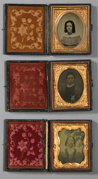 null Ambrotypes, États-Unis, 1860
Réunion de 8 ambrotypes dont 6 présentés dans leurs...