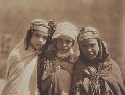 null Maroc, 1920
Remarquable suites de plus de 160 héliogravures avec d'intéressants...