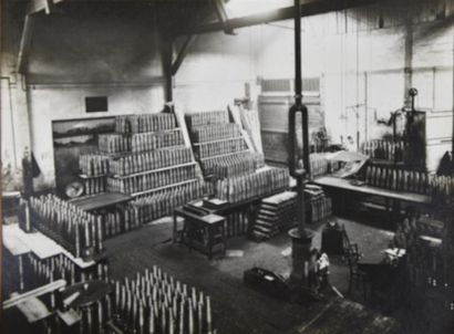 null Guerre 1914-1918, fabrique d'obus, probablement dans la région Stéphanoise,...