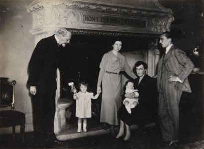 null Henri d'Orléans, Le Comte de Paris et Duc de France (1933- 2019) et sa famille,...