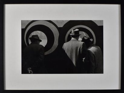 Louis STETTNER (1922-2016) Concentric Circles, New-York, 1951
Tirage argentique postérieur,...