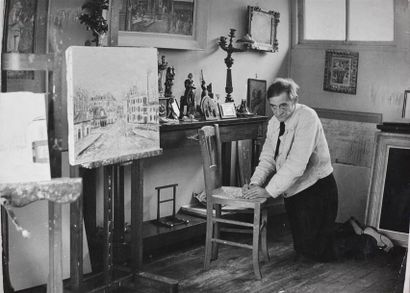 Roger Parry (1905-1977) Maurice Utrillo en prière dans son atelier, vers 1950
Grande...