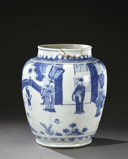 null CHINE
Vase de forme ovoïde décoré en camaïeu bleu d'un lettré entouré de sages...