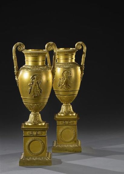  Pierre-Philippe THOMIRE (1751 – 1843) Paire d'importants vases en bronze doré mat...