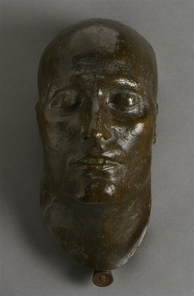 null Masque mortuaire de Napoléon 1er, en bronze à patine brune, avec médaille de...