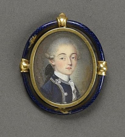 null Ecole FRANCAISE du XVIIIe siècle
Portrait d'officier Miniature ovale sur ivoire...