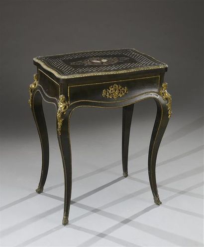 null Charles Guillaume DIEHL (1811-1885)
Table travailleuse en bois laqué noir. Le...