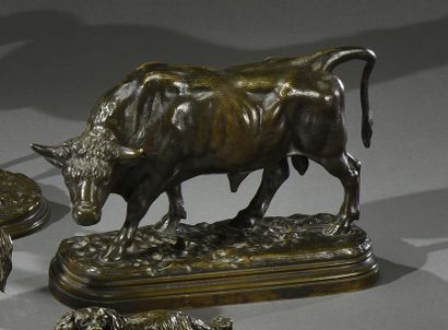 Louis VIDAL (1831-1892) Taureau Bronze patiné,...