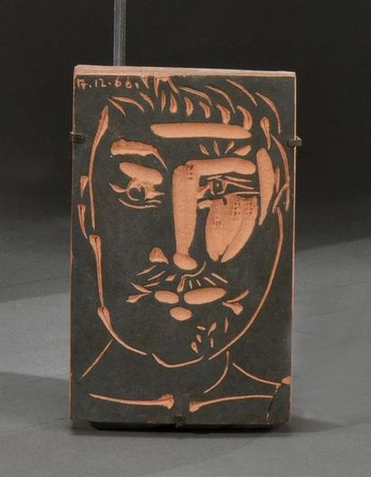 Pablo PICASSO (1881-1973) - Atelier MADOURA Visage d'homme.
Plaque rectangulaire...
