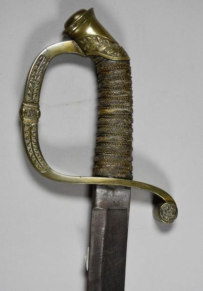 null RUSSIE Sabre modele 1841-65 Monture bronze une branche ciselée, poignée galuchat...