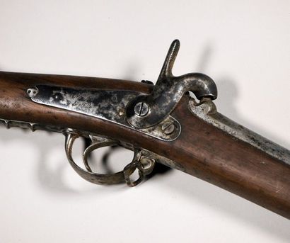 null FRANCE Fusil modèle 1842 Monture bois à fût long, platine arrière à piston marquée...