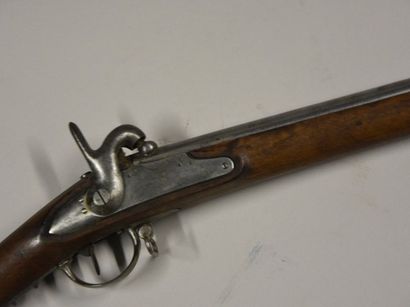 null FRANCE Fusil modèle 1822 Tbis Monture bois à fût long, crosse à joue avec macaron...